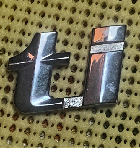 Ti Bm W Emblema Baul Ti 0