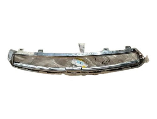Marco Superior De Parrilla Cromado Chevrolet Tracker 2013/16 0