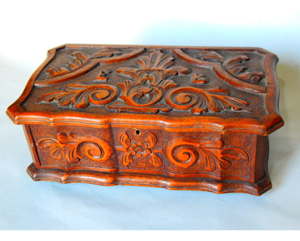 Cofre Tallado De Madera Antiguo 0