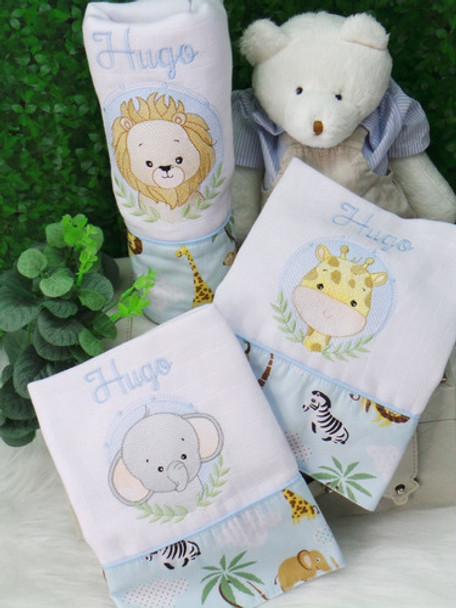 Fralda Passeio Luxo Bordada Com Nome 70x70 0 Fralda Passeio Luxo Bordada Com Nome 70x70 0