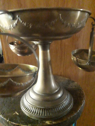 Centro De Mesa Antiguo De Bronce 0