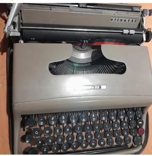 Máquina De Escribir Olivetti Lettera 22 0