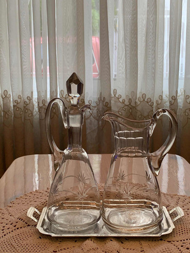 Jarra Y Botella Licorera Con Presentorie En Cristal Tallado. 0