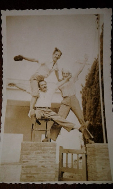 Antigua Foto Fotografia Pelota Balon Malabarista 3 Amigos 0