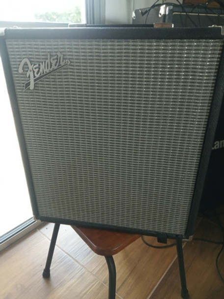 Amplificador Fender Rumble 100 Bajo 0