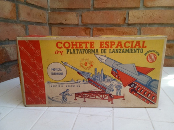 A-antiguo Cohete Espacial Con Plataforma De Lanzamiento Sanz 0