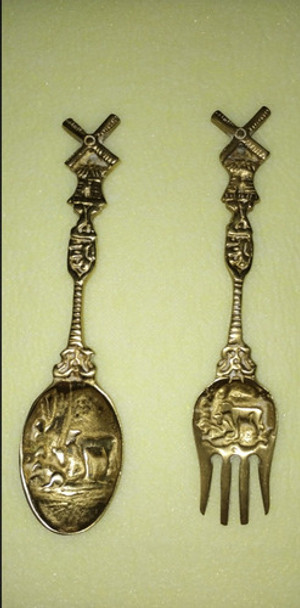 Antiguos Cubiertos De Bronce Labrados Para Colgar 0