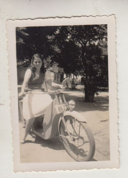 Uruguay Antigua Fotografia Dama Joven En Ciclomotor Vintage 0