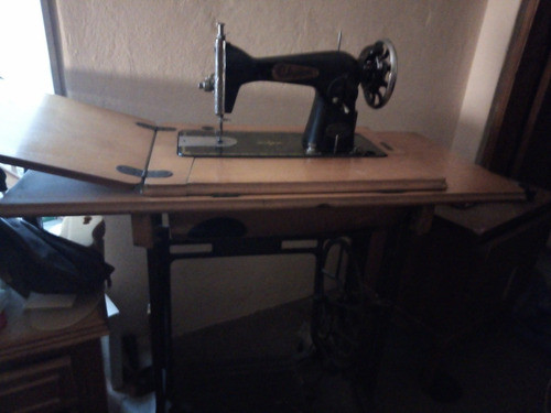 Máquina De Coser Antigua,con Pie 0