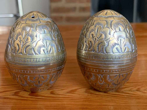 Salero Y Pimentero Antiguos Huevos En Bronce Numerados. 0