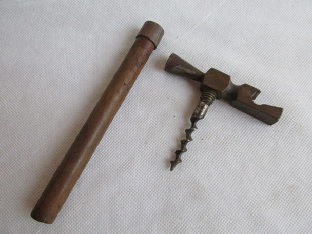 Antiguo Rompenueces Con Sacacorcho Escondido Y Destapador 0