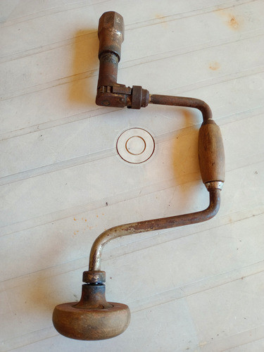 Antiguo Taladro Manual De Carpintero Con Una Mecha Usado 0