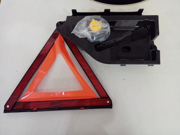 Suporte Macaco C/reparo Pneu Mercedes Gla200 1.6 2018 4619 0 Suporte Macaco C/reparo Pneu Mercedes Gla200 1.6 2018 4619 0