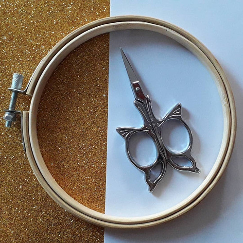 Tijerita Para Costura O Bordado Mariposa Plateada.- 0