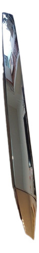 Moldura  Cromada De Grilla Toyota Hilux Usada 0