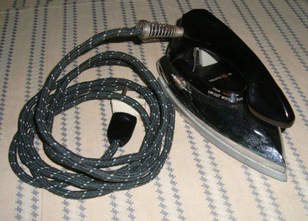 Antigua Planchita De Viaje 110 V - Gral. Electric Usa 0