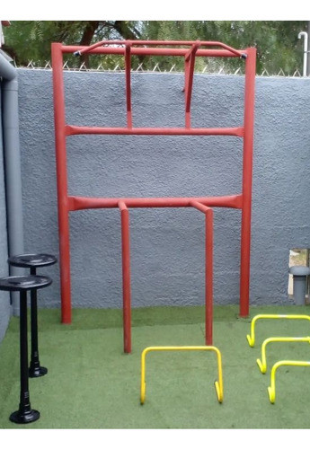 Torre De Dominadas Y Fondos 0