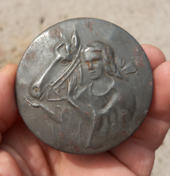 Lata Chapa Redonda Chatita C/relieve Caballo Mujer Flores 0