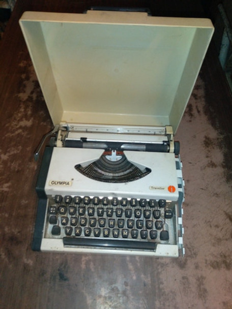Máquina Escribir Portátil Marca Olympia 0