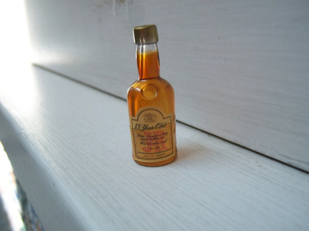 Botella De Whisky J&r Cotillón Miniatura . Alto : 5 Cm 0