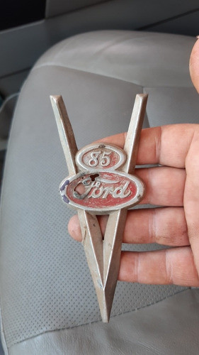 Insignia De Metal V8 Ford 0
