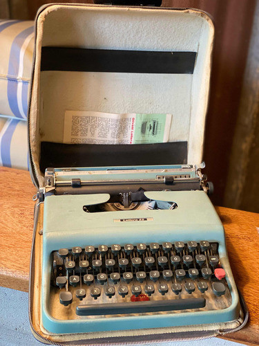 Maquina De Escribir Olivetti Lettera 22 0