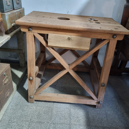 Mesa De Madera Alta En Madera De Cedro Lavada 0