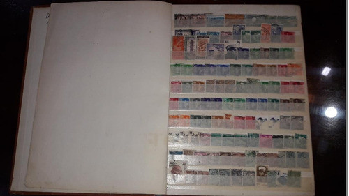 Clasificador Con Gran Colección De Estampillas Universales 0