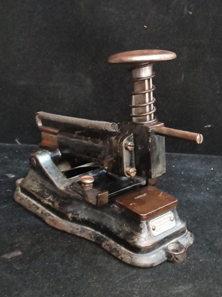 Antigua Abrochadora De Hojas Del Siglo Xix Alemana Colección 0 Antigua Abrochadora De Hojas Del Siglo Xix Alemana Colección 0