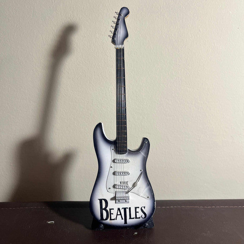Guitarra En Miniatura 0