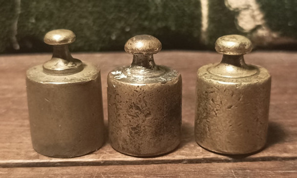 Antigua Pesa De Bronce 50g., Sellada. 0