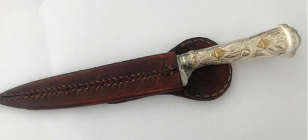 Cuchillos Plata Y Oro Con Aplicaciones Con Vainas 14 Cm 0
