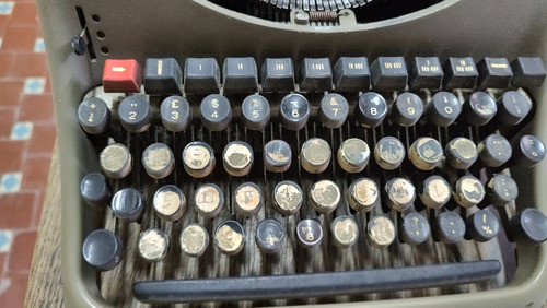 Máquina De Escribir - Olivetti - Remate Total 0