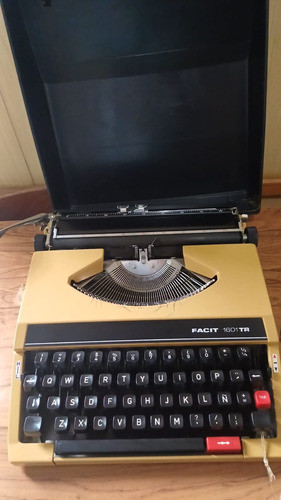 Máquina De Escribir Portátil Con Maletín | Facit 1601 Tr 0