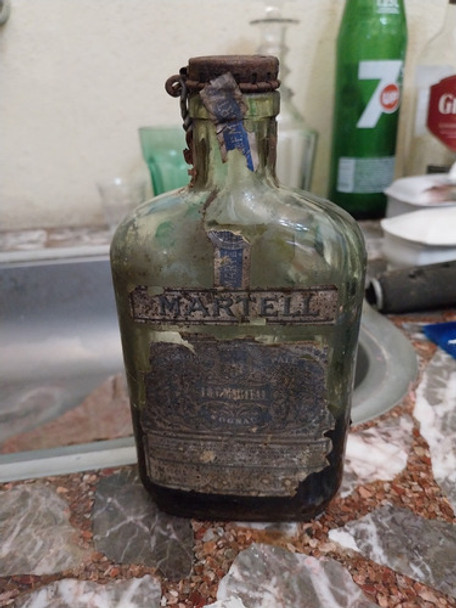 Botella Antigua Cognac Martell 0 Botella Antigua Cognac Martell 0