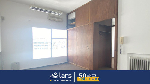 Oficina En Alquiler / Centro - Inmobiliaria Lars 0