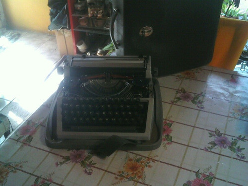 Maquina De Escribir Antigua 0