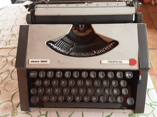 Maquinqde Escribir Portátil  Marca Tropical Modelo Shue 1602 0