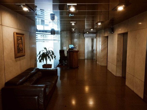 Alquilo Oficina En Zona Centro, Excelente Ubicacion. Bajos Gastos Comunes. 0