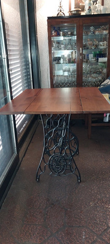 Mesa Con Pie De.maquina De Cocer ,rebatible Muy Buen Estado. 0