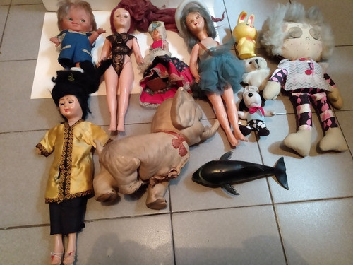 Lote De Muñecas Y Muñecas 0