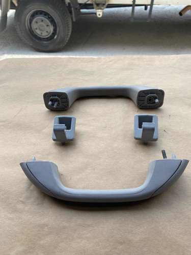 Alça De Teto Pqp Original Iveco 35s14 Par Original 0