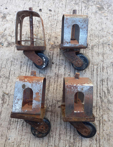 Lote De 4 Antiguas Ruedas De Porcelana Para Cama 0