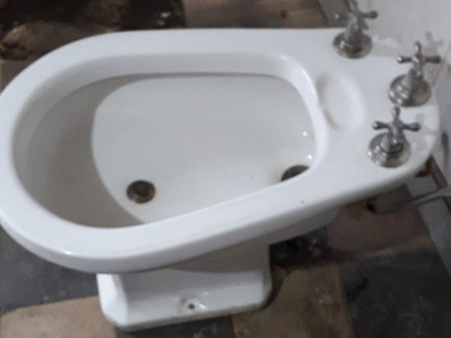 Bidet Antiguo Con Griferia 0
