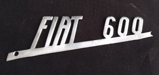 Insignia Fiat 600 Metálica Antigua 0