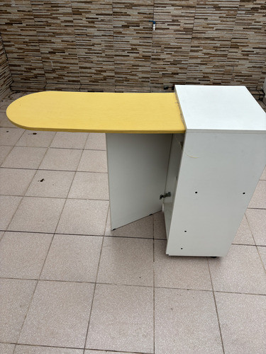 Centro De Planchado Plegable Sin Uso 0