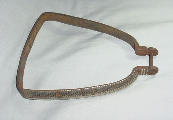 Antiguo Estribo Ecuestre De Hierro Con Partes En Plata 0