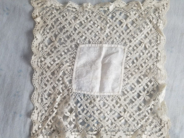Antiguo Pañuelo Bordado A Mano 0