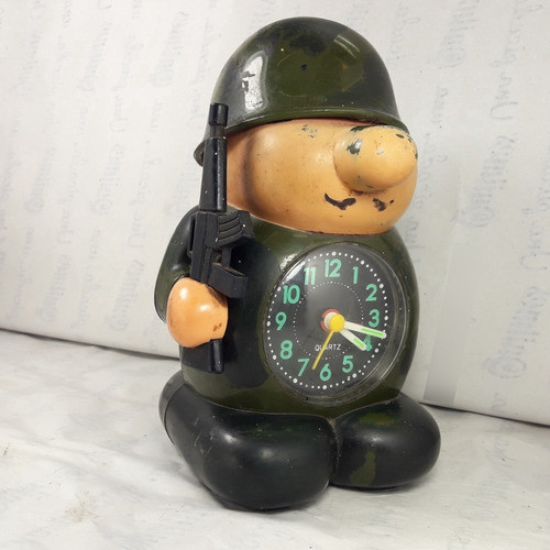 Reloj De Mesa Soldado En Guardia Ejercito Sin Alarma 0
