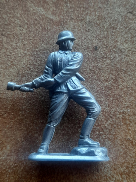 Soldado Alemán Con Granada Juguete Impecable Condición 0